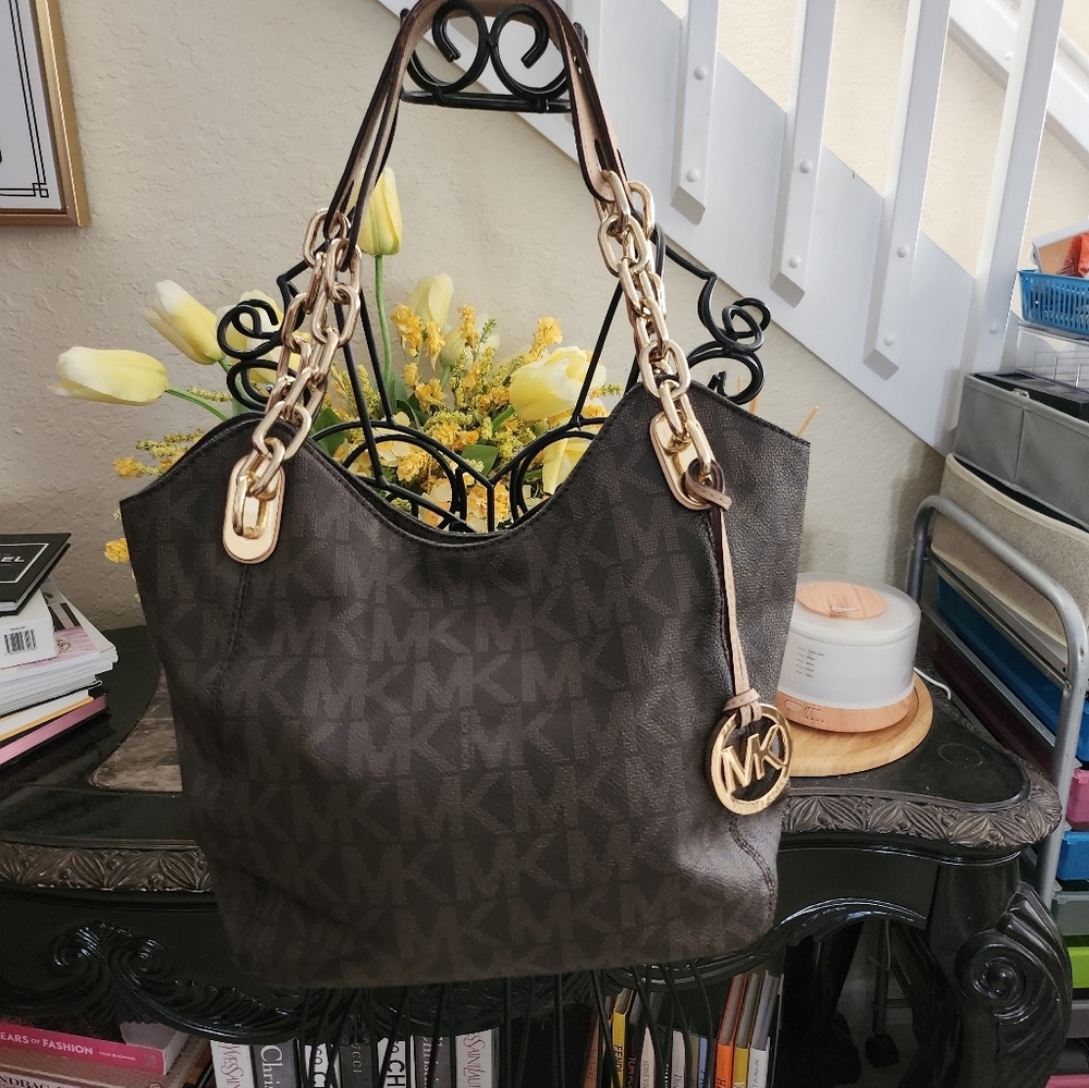 Michael Kors Signature Coated Canvas Lilly Tote